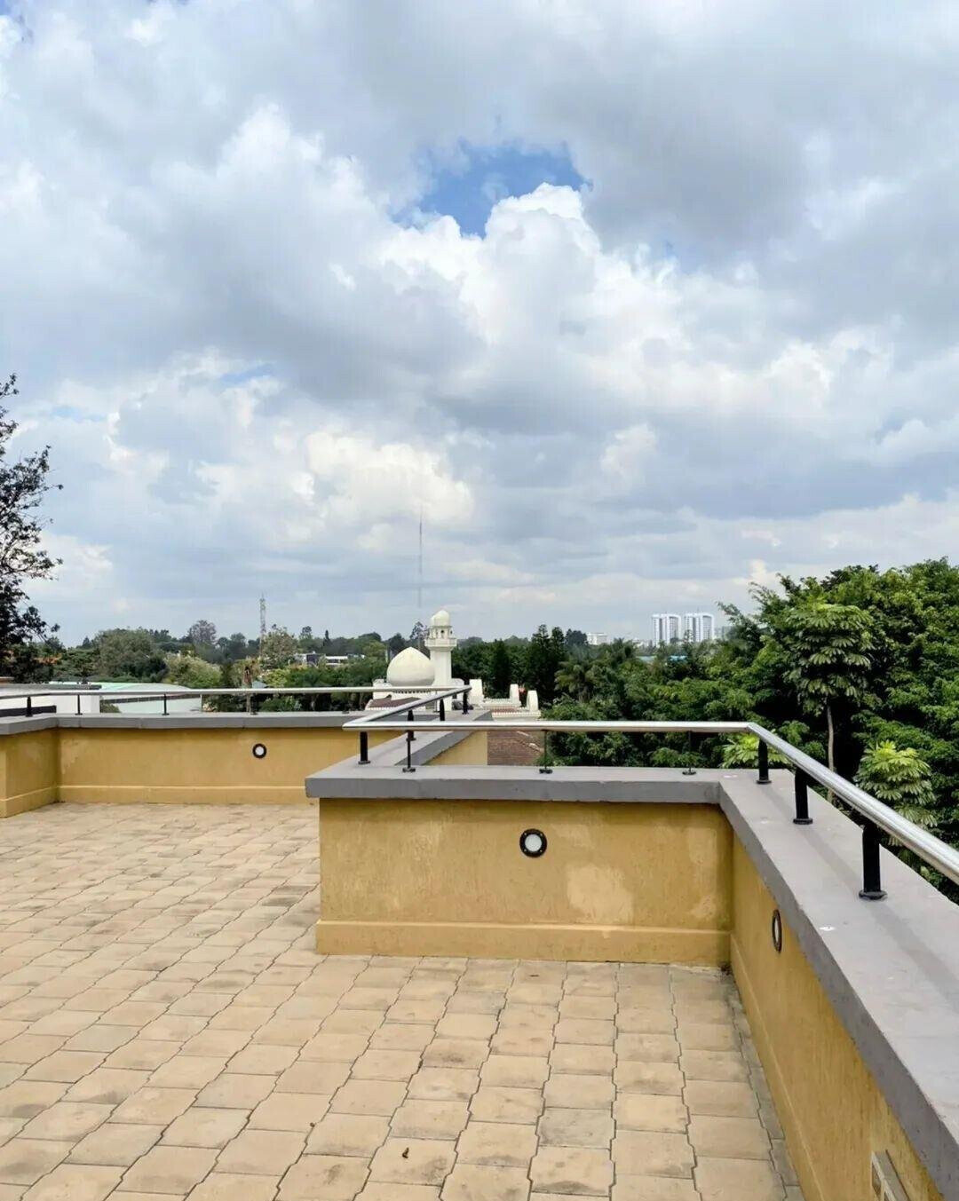 5-Ensuite Townhouse with Rooftop Entertainment & DSQ - Lavington