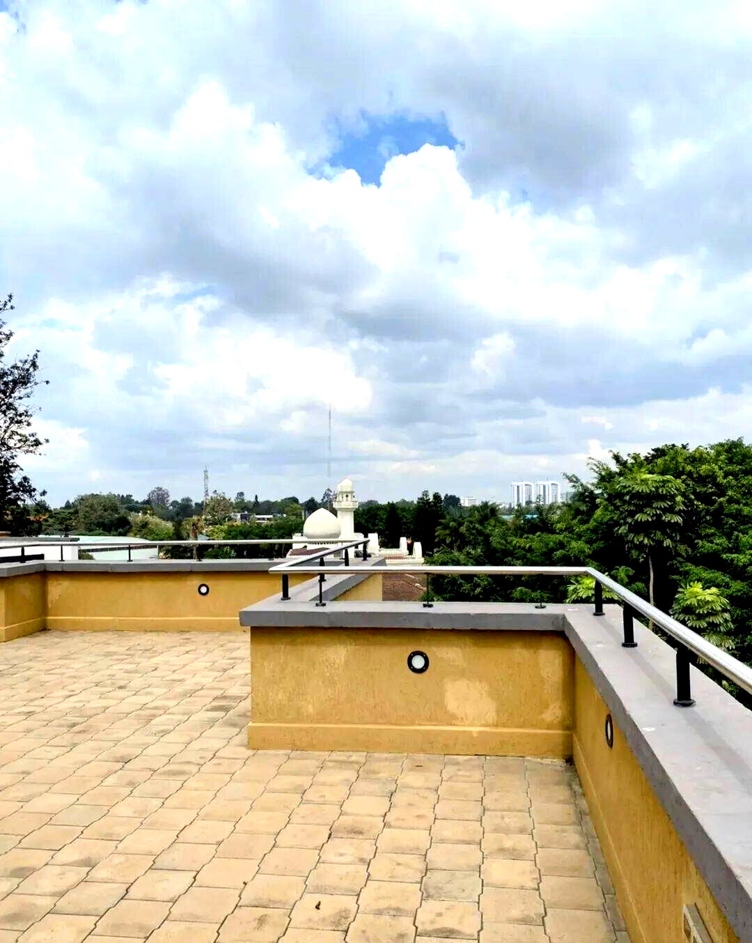 5-Ensuite Townhouse with Rooftop Entertainment & DSQ - Lavington