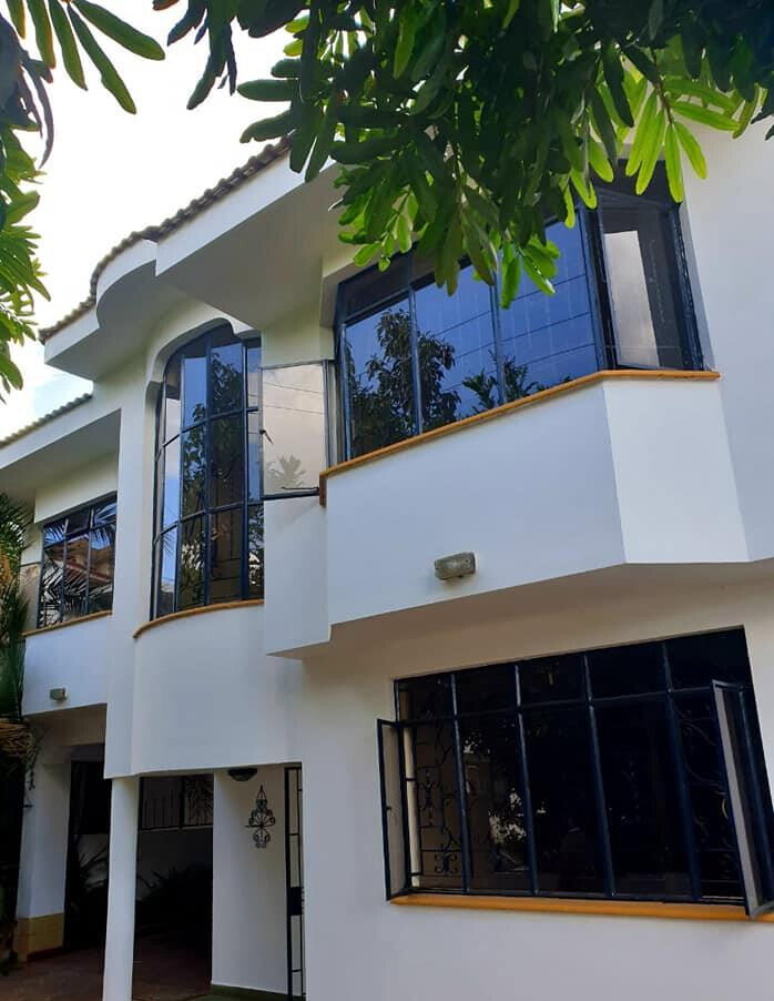5BR Townhouse with Pool, Gym & Sauna - Riverside, Westlands