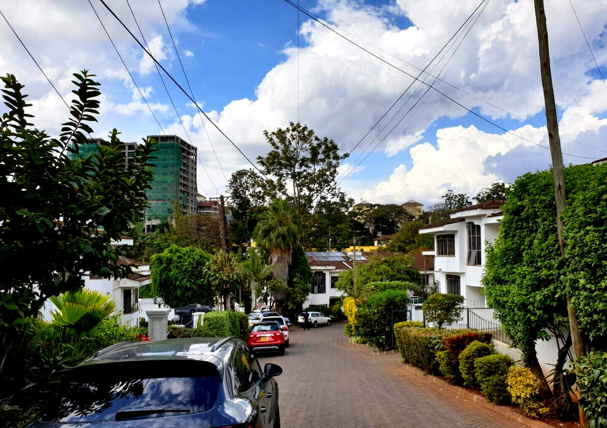 5BR Townhouse with Pool, Gym & Sauna - Riverside, Westlands