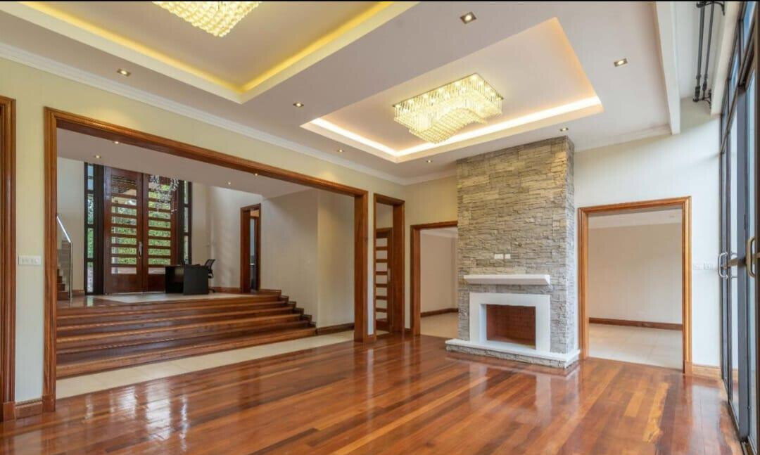 Private 5-Ensuite Townhouse with Pool & Generator – Karen