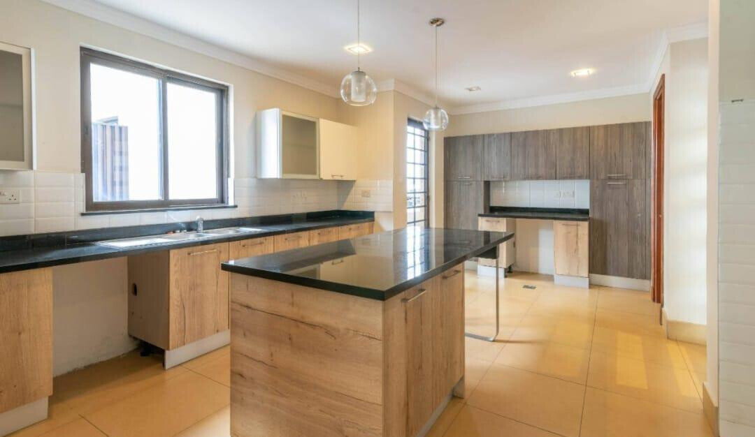 Private 5-Ensuite Townhouse with Pool & Generator – Karen