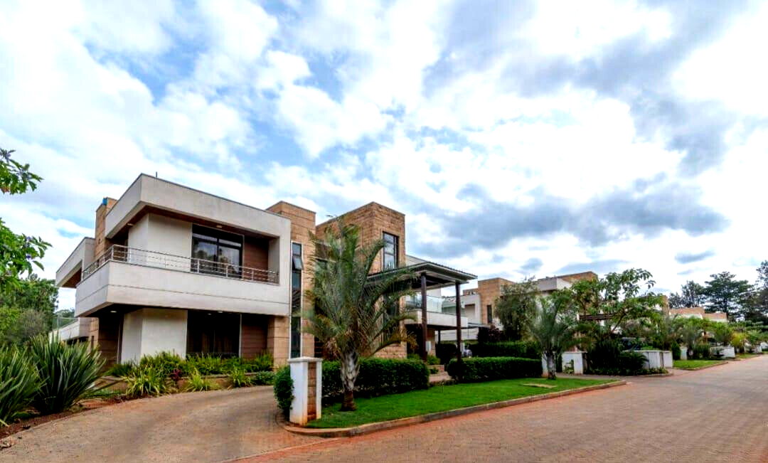 Private 5-Ensuite Townhouse with Pool & Generator – Karen