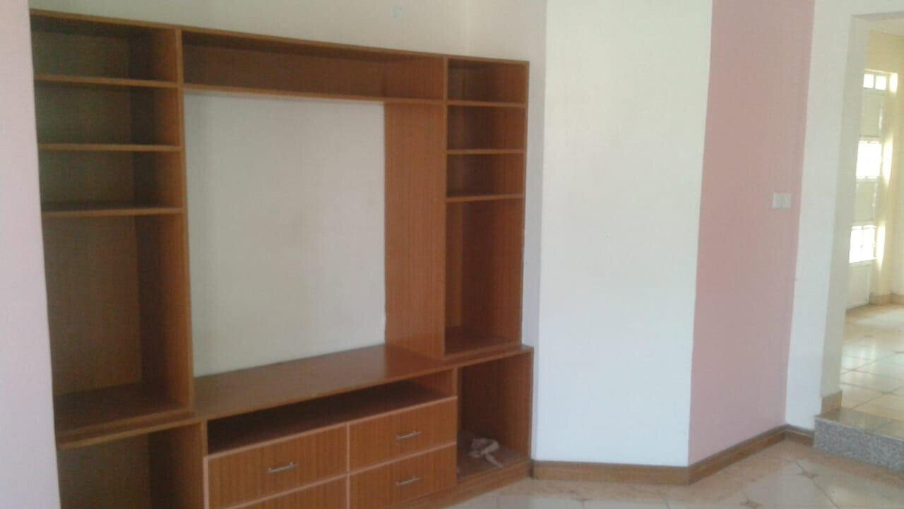 4BR All En-Suite Townhouse on Tarmac, Borehole & 3-Phase Power - Kiserian