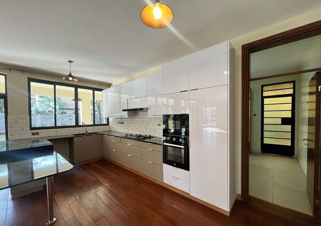 6-Bedroom Modern-Contemporary Home with Rooftop Terrace – Karen
