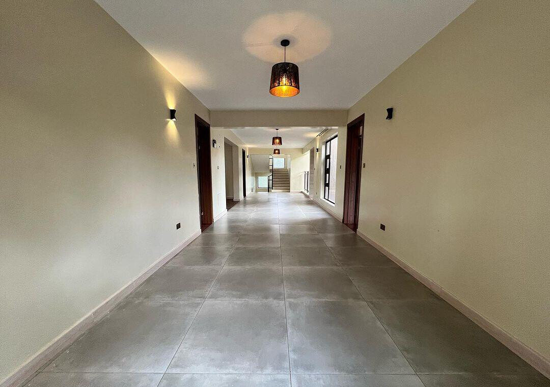 6-Bedroom Modern-Contemporary Home with Rooftop Terrace – Karen