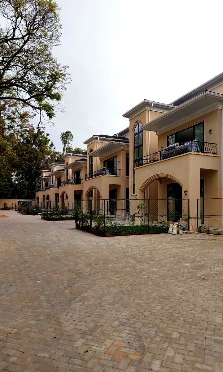 5BR All-Ensuite Townhouse with Jacuzzi & Private Garden - Lavington