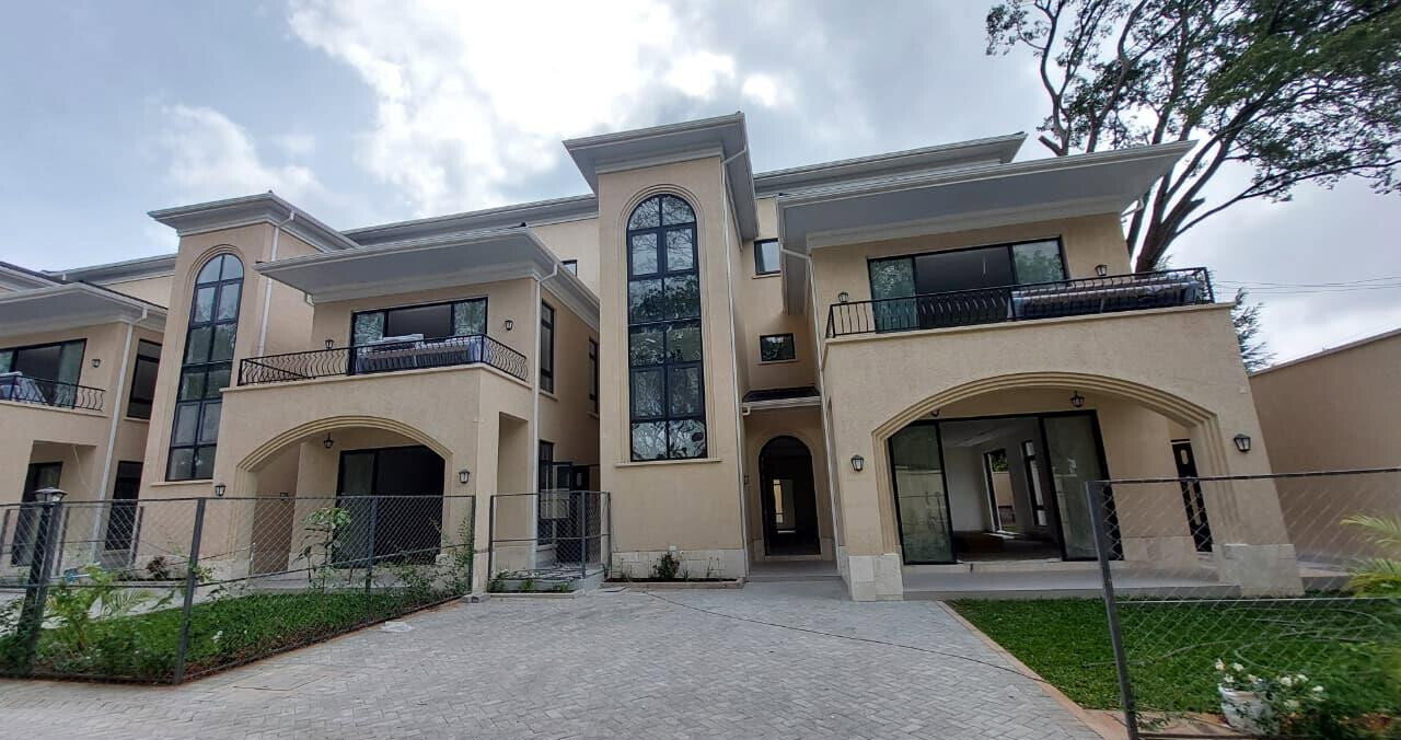 5BR All-Ensuite Townhouse with Jacuzzi & Private Garden - Lavington