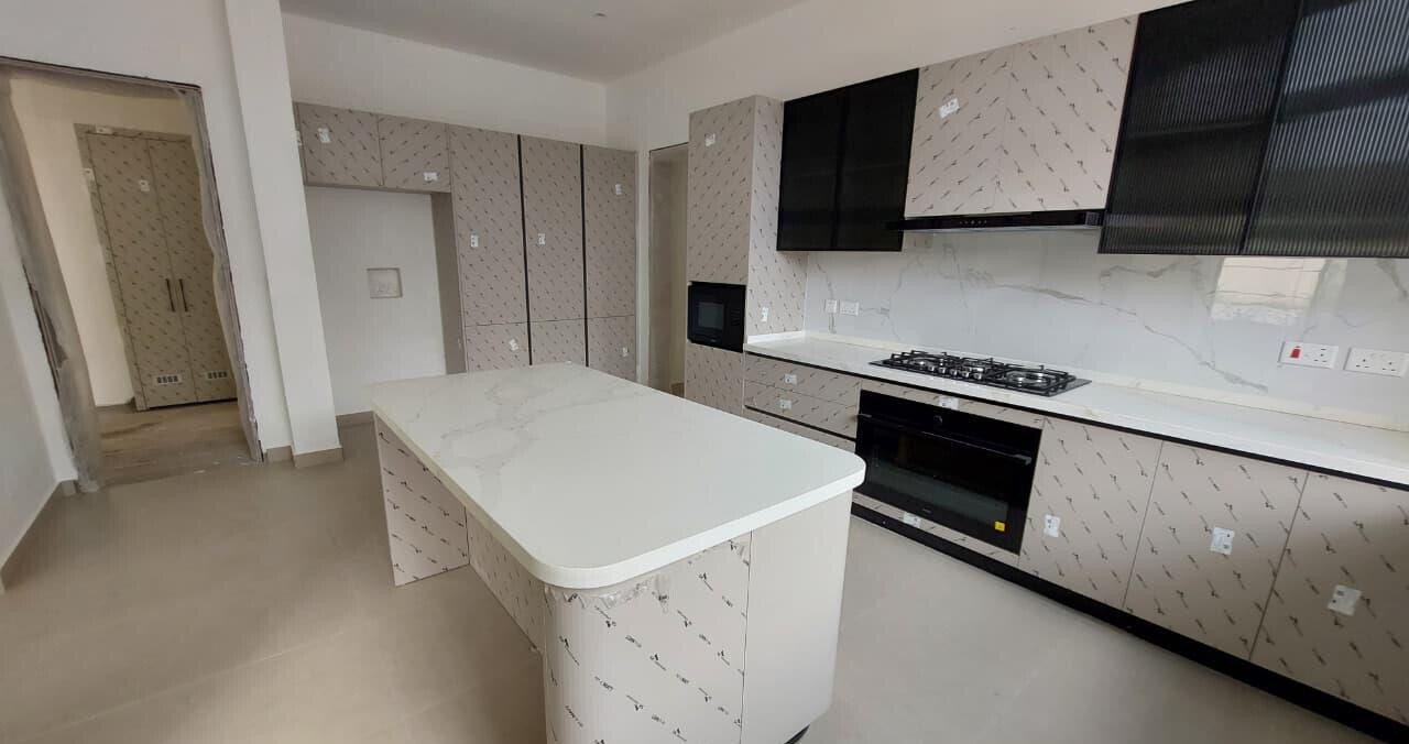 5BR All-Ensuite Townhouse with Jacuzzi & Private Garden - Lavington