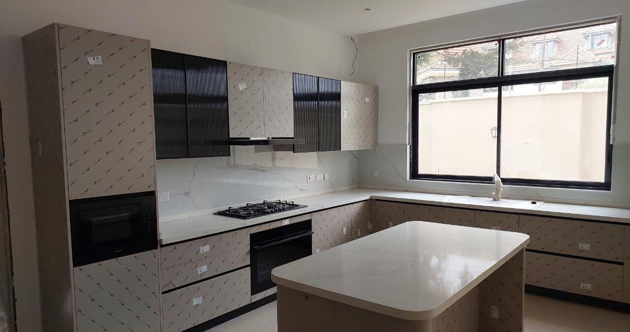 5BR All-Ensuite Townhouse with Jacuzzi & Private Garden - Lavington