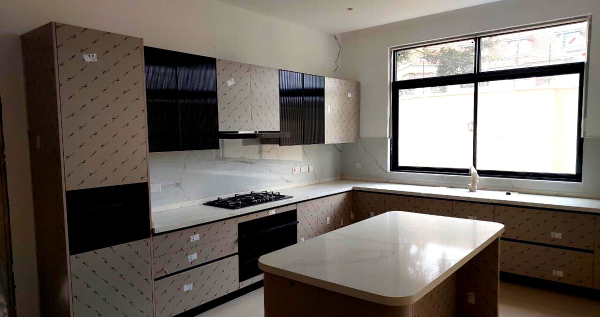 5BR All-Ensuite Townhouse with Jacuzzi & Private Garden - Lavington