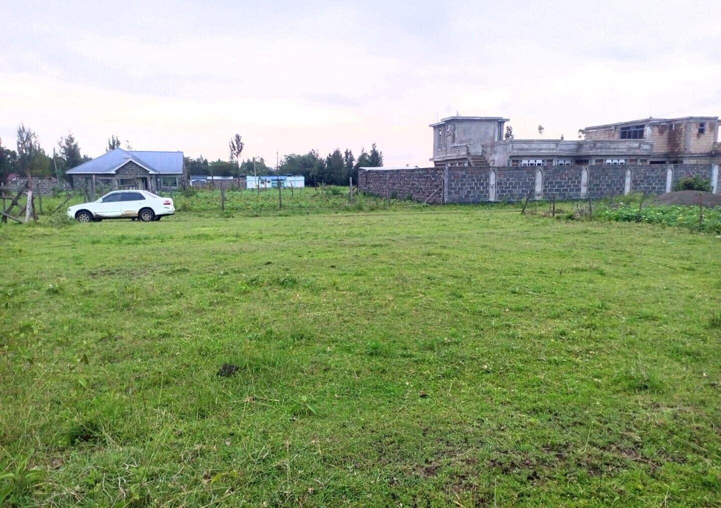 1/8 Acre Plot Under 1M