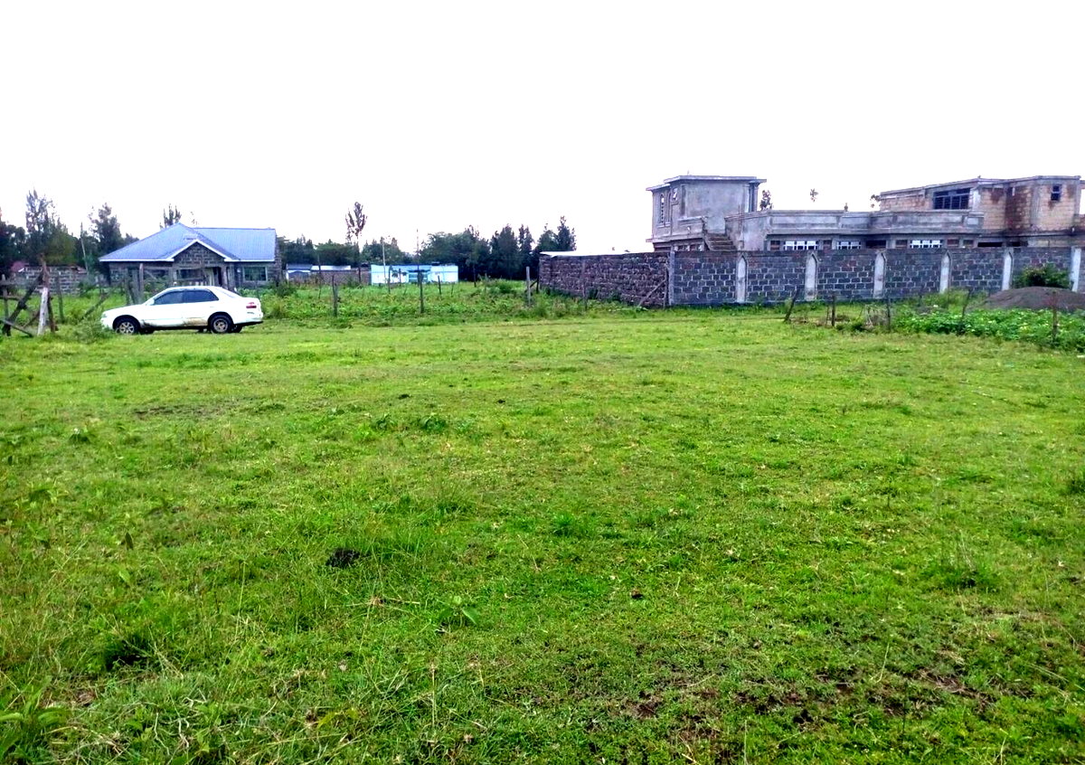 1/8 Acre Plot Under 1M