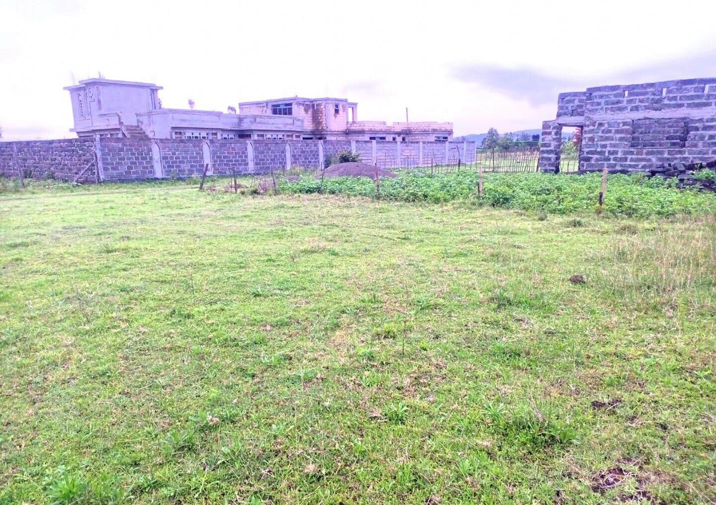 1/8 Acre Plot Under 1M