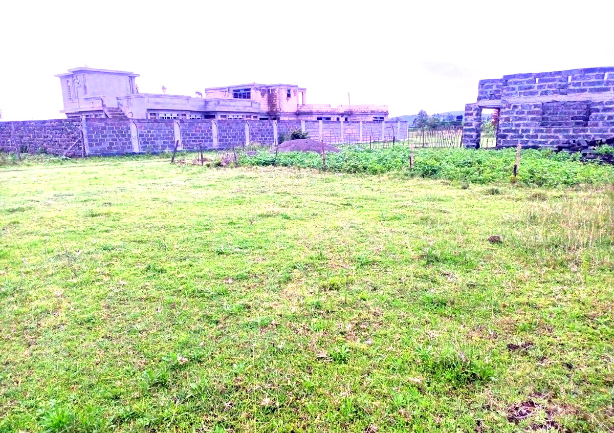 1/8 Acre Plot Under 1M