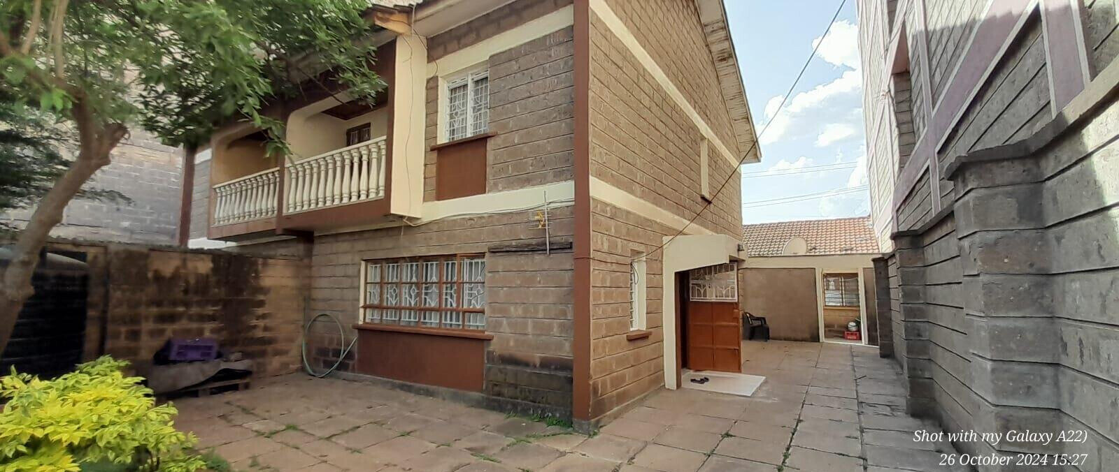 4BR Maisonette with 3 Shops Fronting Tarmac - Donholm