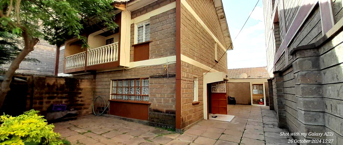 4BR Maisonette with 3 Shops Fronting Tarmac - Donholm