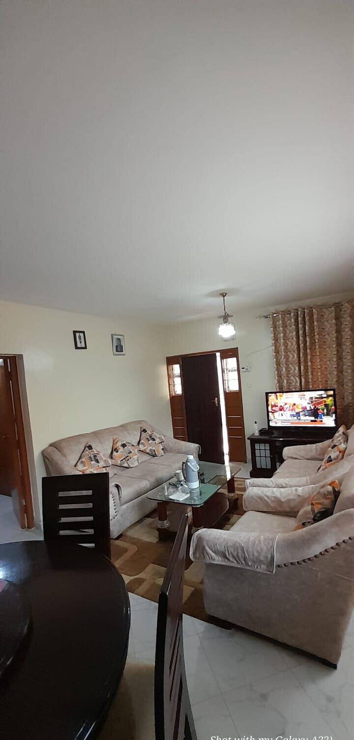 4BR Maisonette with 3 Shops Fronting Tarmac - Donholm