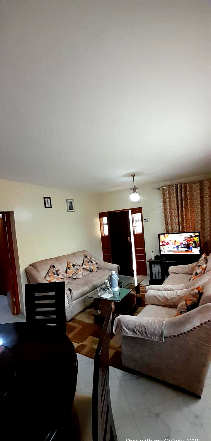 4BR Maisonette with 3 Shops Fronting Tarmac - Donholm