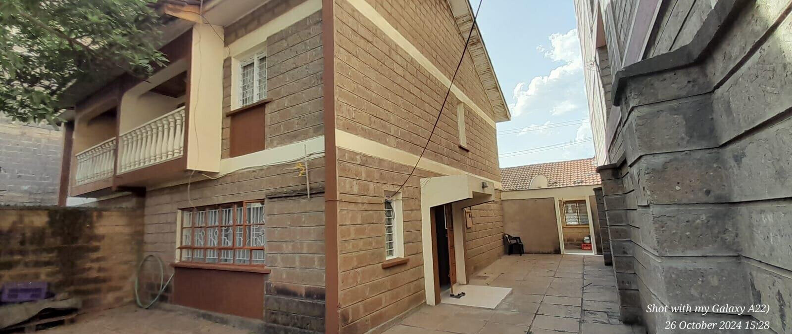 4BR Maisonette with 3 Shops Fronting Tarmac - Donholm