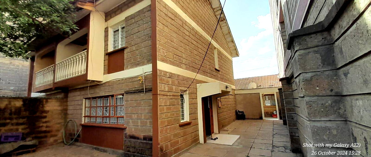 4BR Maisonette with 3 Shops Fronting Tarmac - Donholm