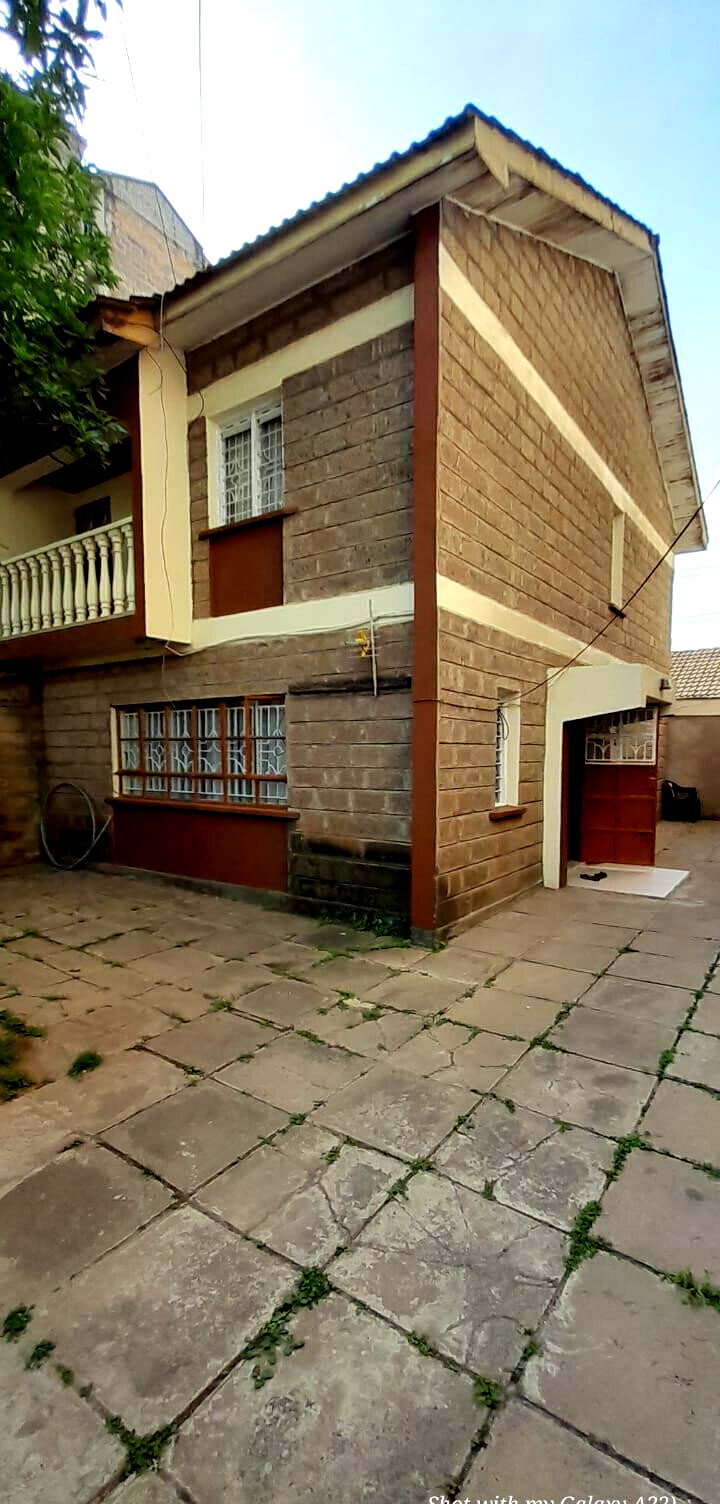 4BR Maisonette with 3 Shops Fronting Tarmac - Donholm