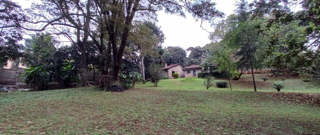 1.1-Acre Lavington Gem with Garden