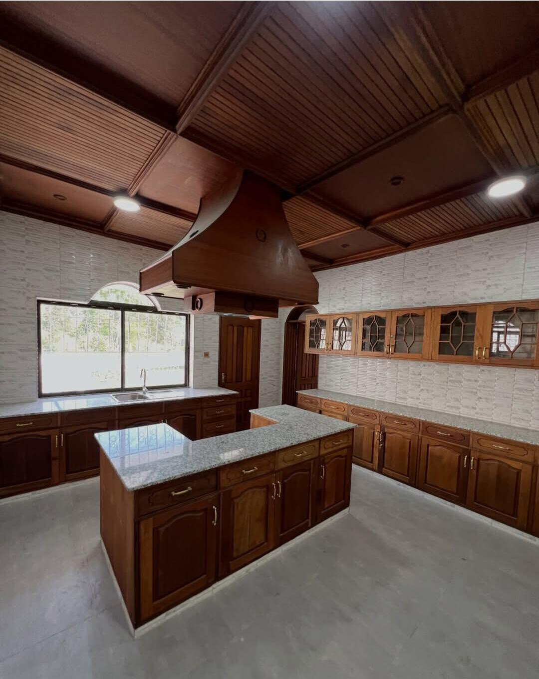 8BR Garden Estate for KSh 450K