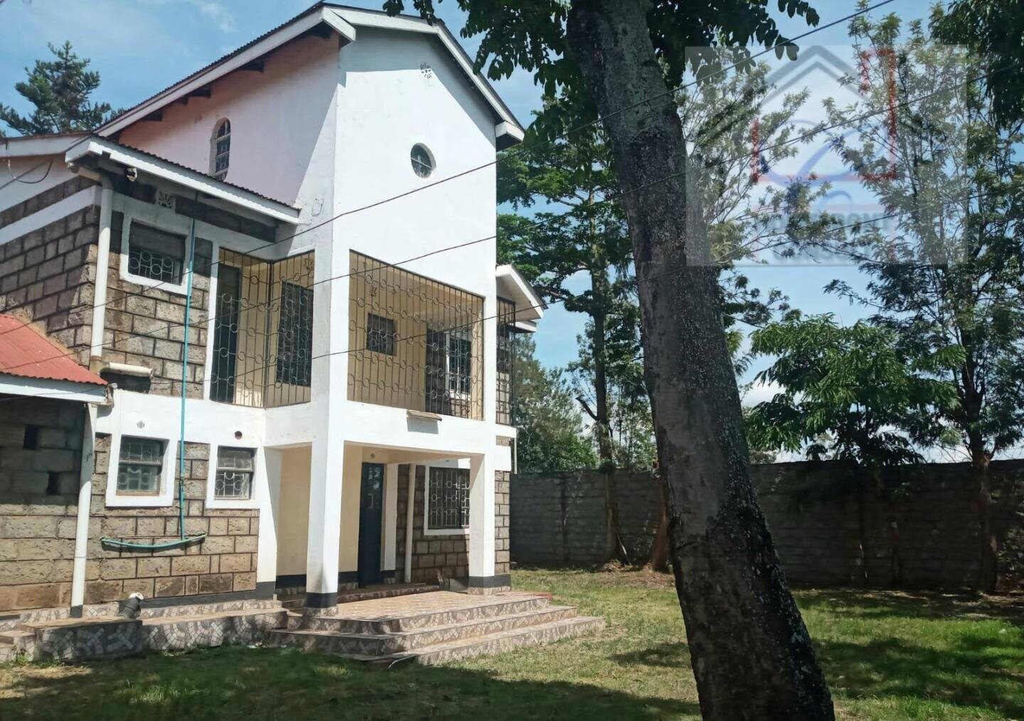 Quarter Acre 4BR Home with Garden