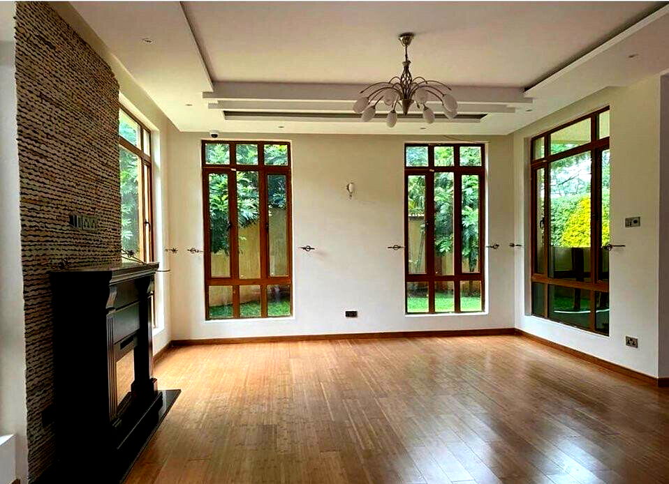 5-Ensuite Townhouse with Fireplace & DSQ in Lavington Gated Estate