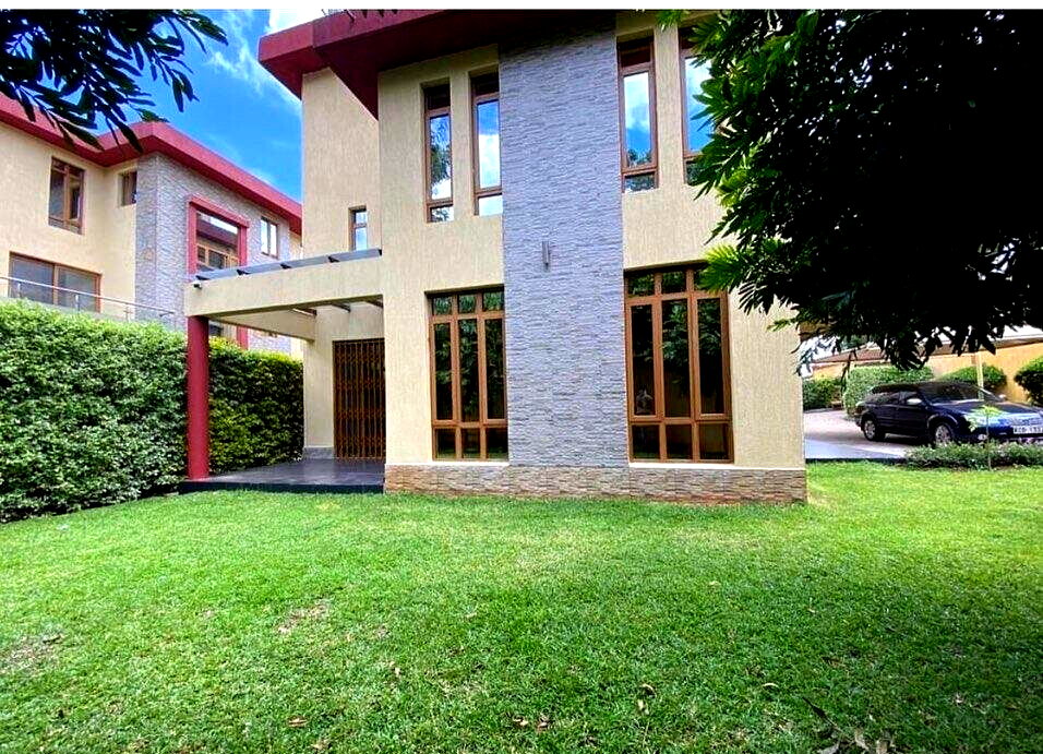 5-Ensuite Townhouse with Fireplace & DSQ in Lavington Gated Estate