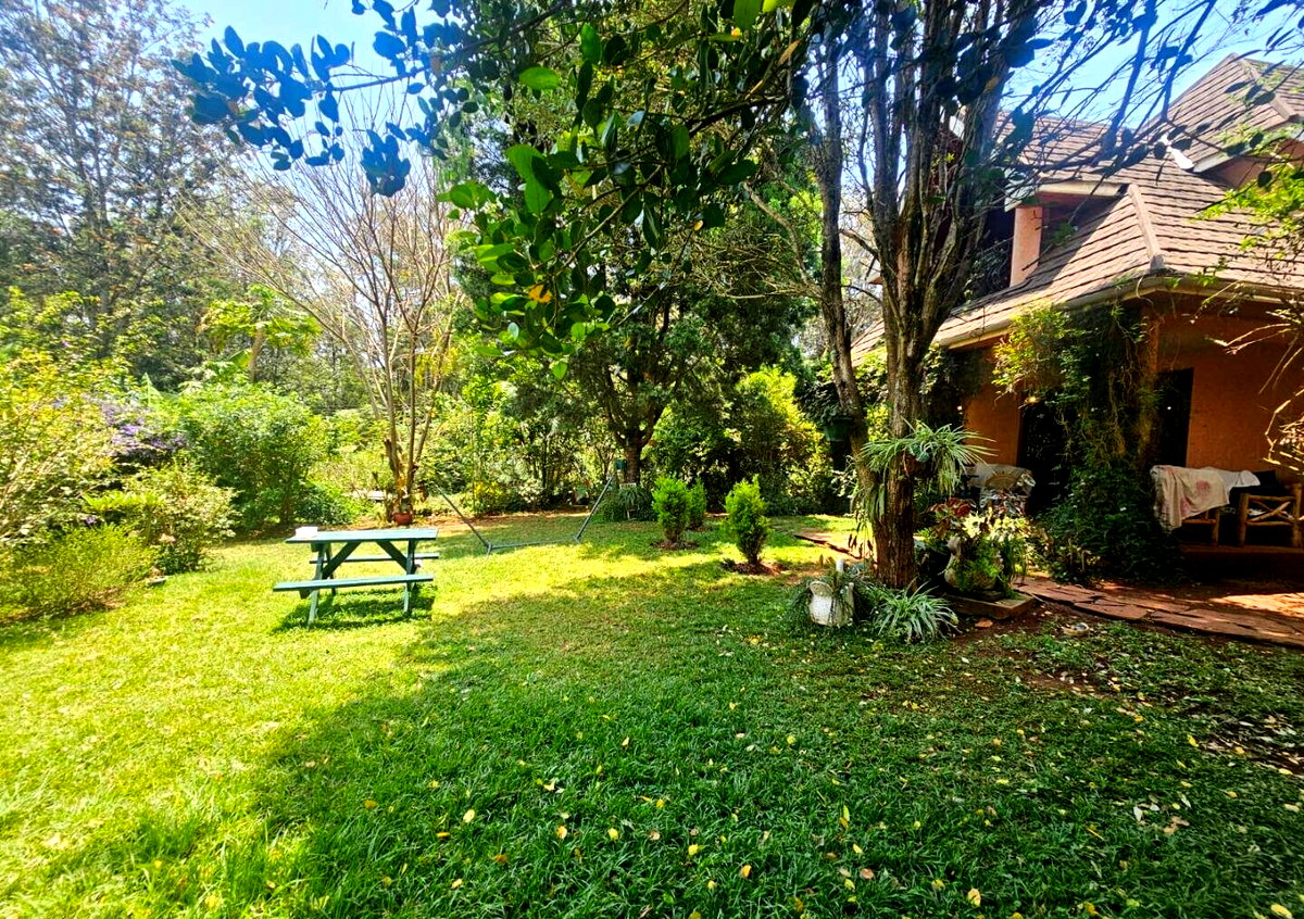 4-Bed Townhouse with DSQ on Quarter-Acre – Kerarapon, Karen