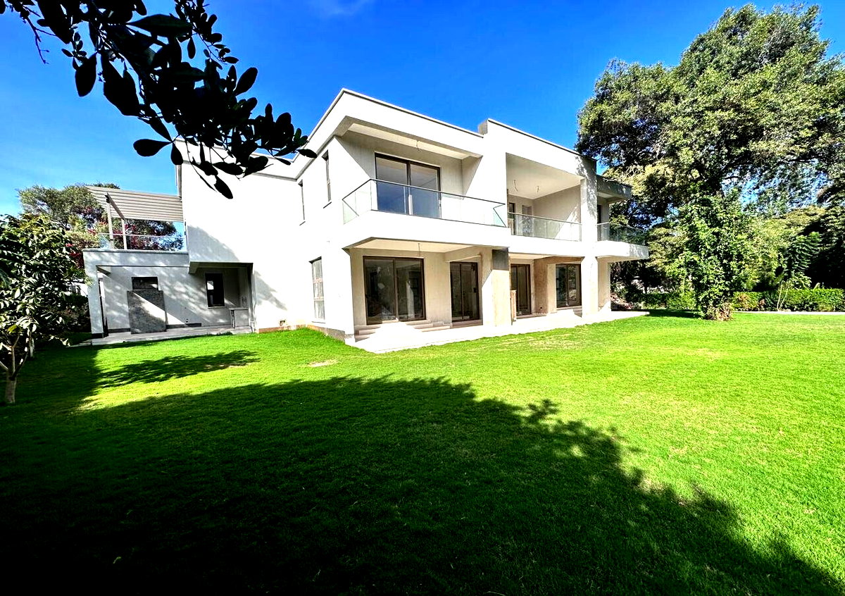 5BR All-Ensuite Townhouse with Pool - Lenana, Nairobi
