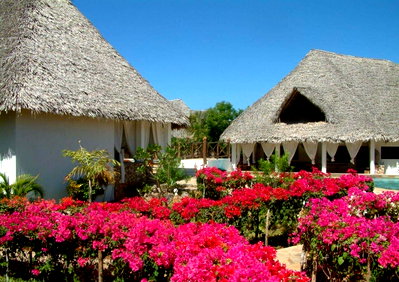 3BR Makuti-Roof Villa with Pool Access – Casuarina, Malindi