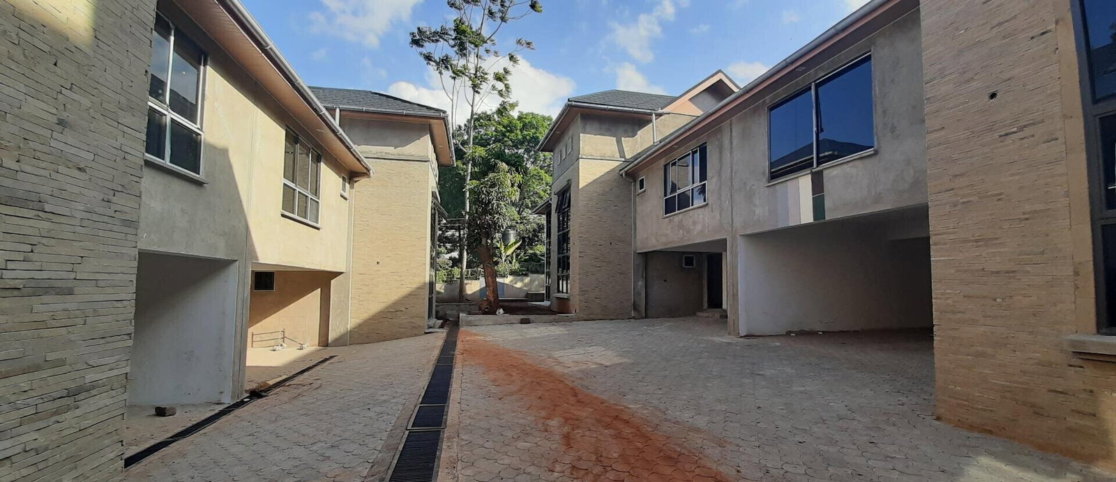 6-Ensuite Townhouse with Fireplace & DSQ - Westlands
