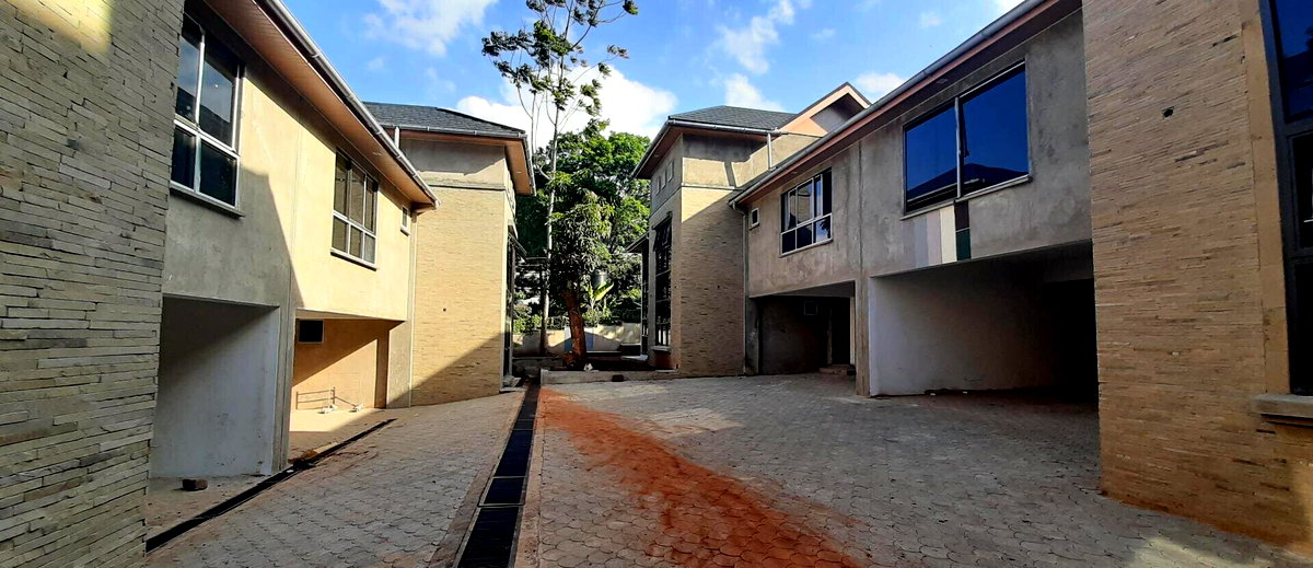 6-Ensuite Townhouse with Fireplace & DSQ - Westlands