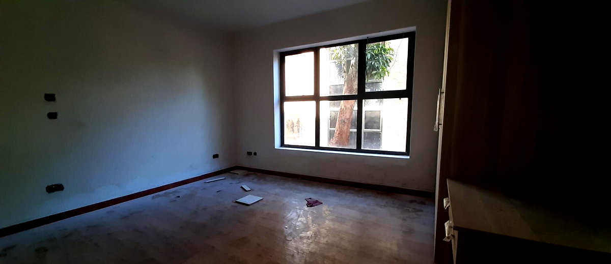 6-Ensuite Townhouse with Fireplace & DSQ - Westlands