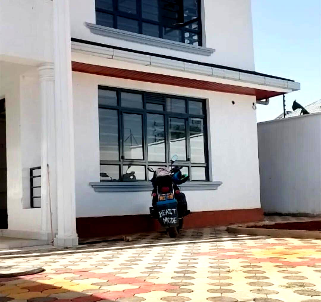 4BR All-Ensuite Townhouse with DSQ & 20K Tank - Membley