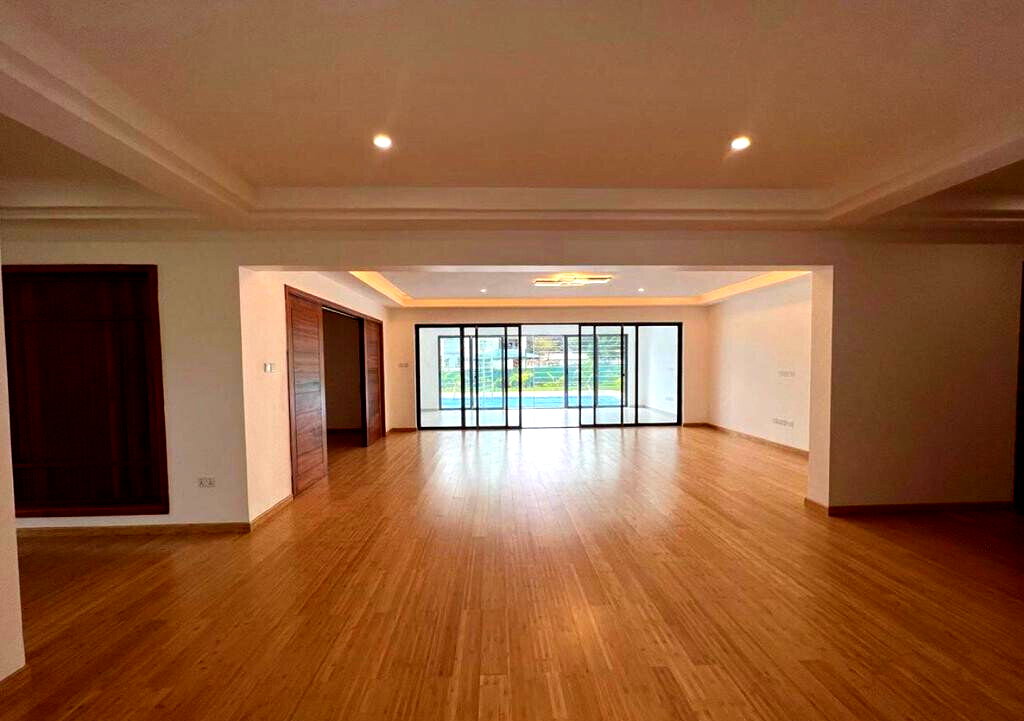 Newly Built 5BR Townhouse with Pool & Two Kitchens - Runda