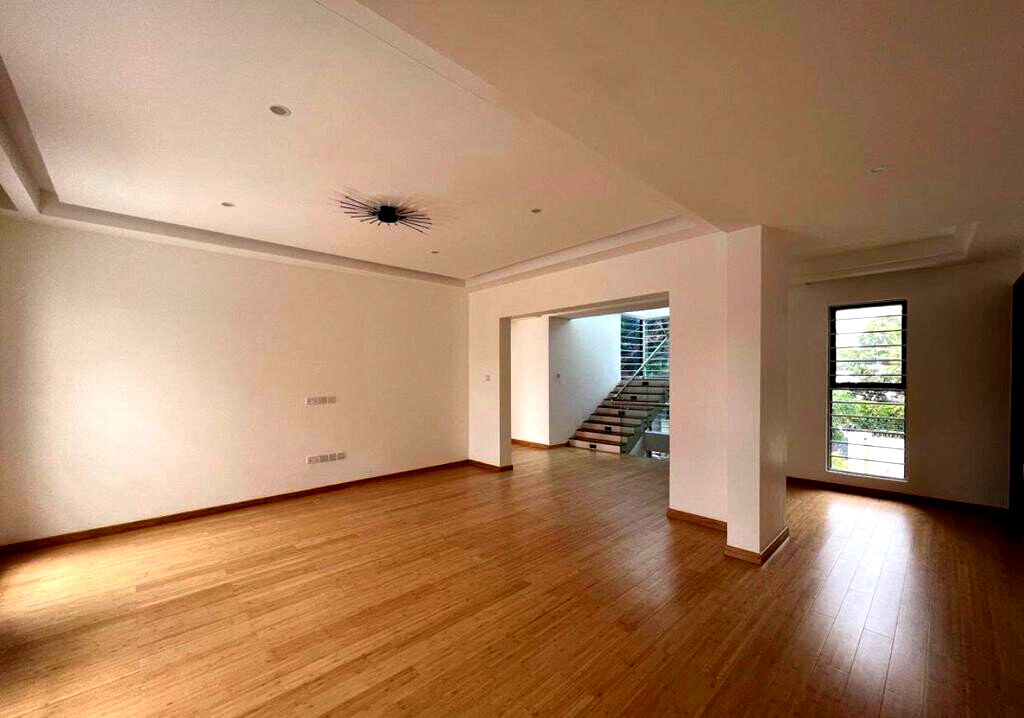 Newly Built 5BR Townhouse with Pool & Two Kitchens - Runda