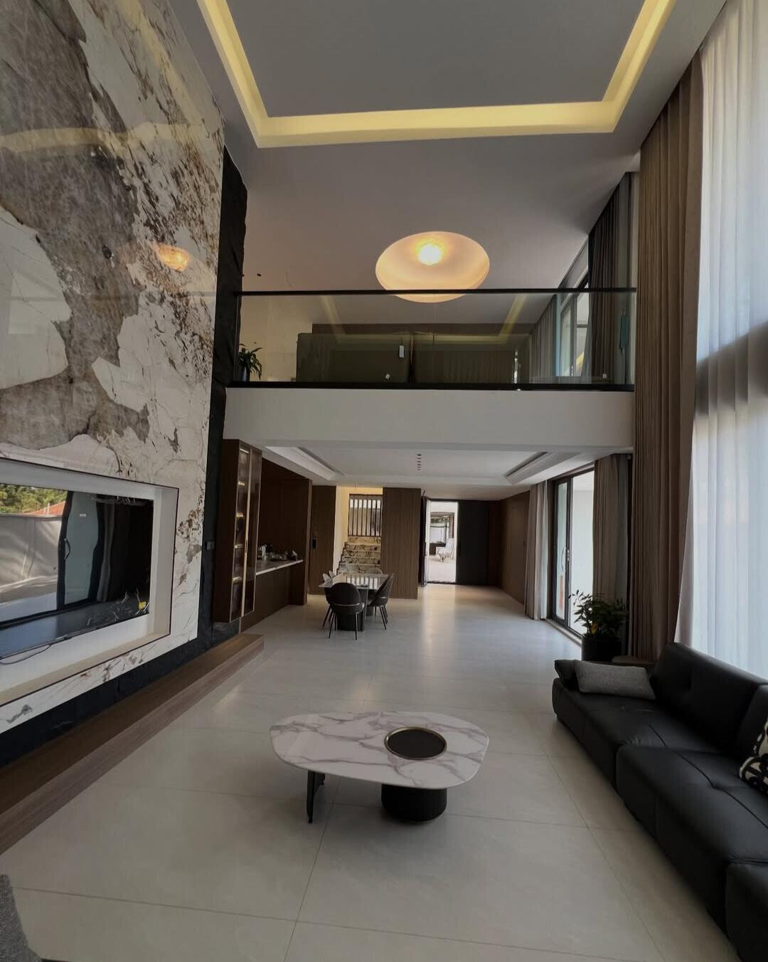 Smart 5BR Villa with Private Lift & Rooftop Terrace - Lavington