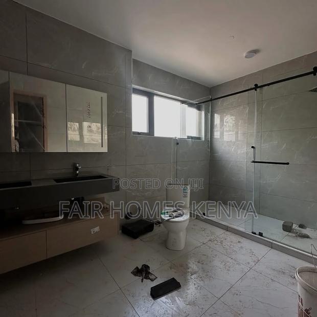 6bdrm Townhouse/Terrace in Convent Drive, Lavington for sale