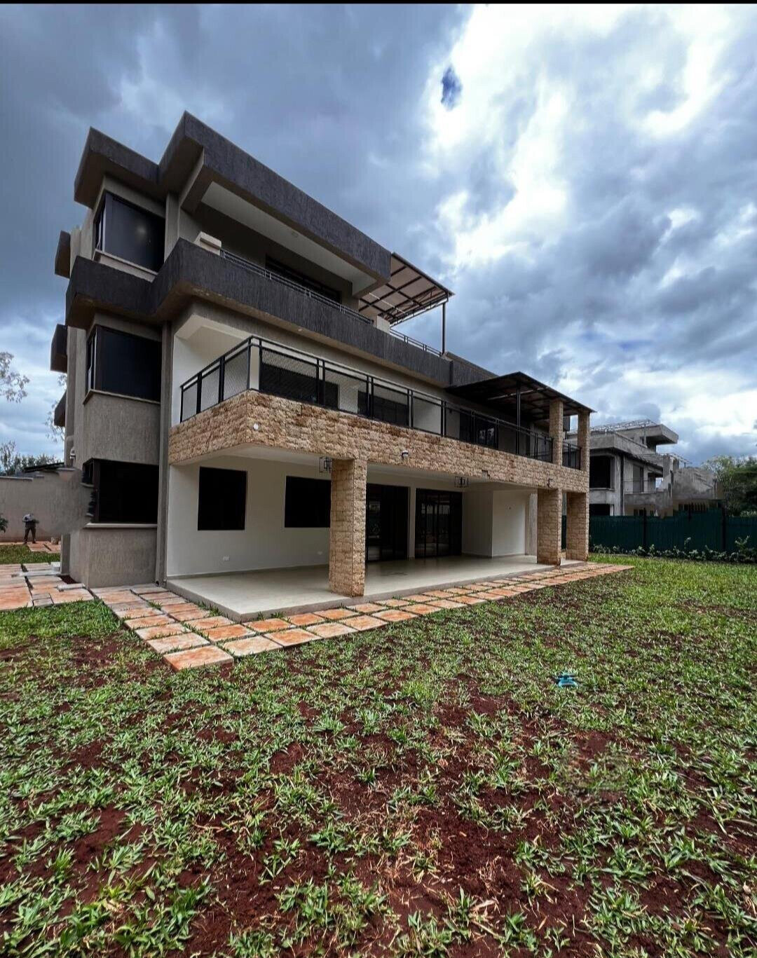 6-Ensuite Townhouse with Gym & Spa on Half-Acre – Karen