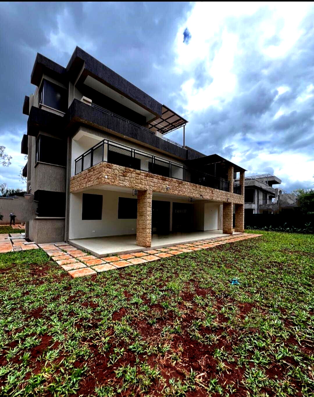 6-Ensuite Townhouse with Gym & Spa on Half-Acre – Karen