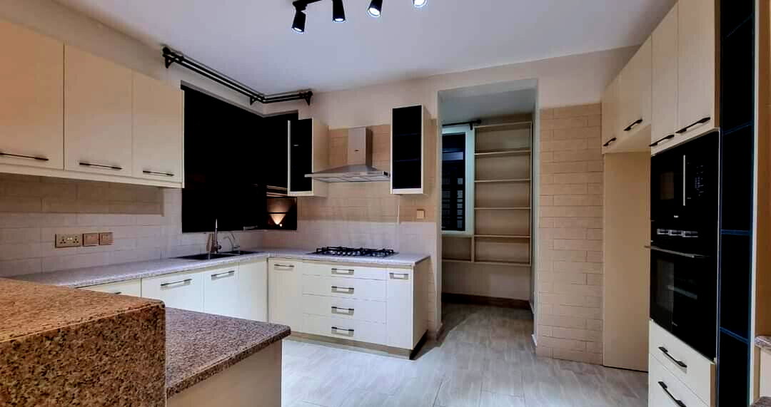 4BR Villa with Pool & Clubhouse Access - Membley, Ruiru