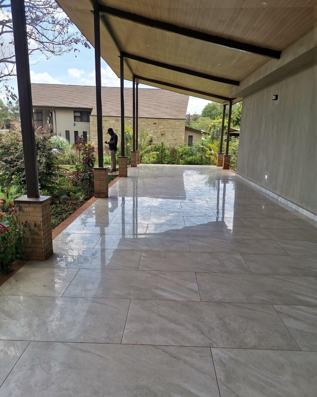 New 4-Bed Townhouse with Floor-to-Ceiling Windows – Karen