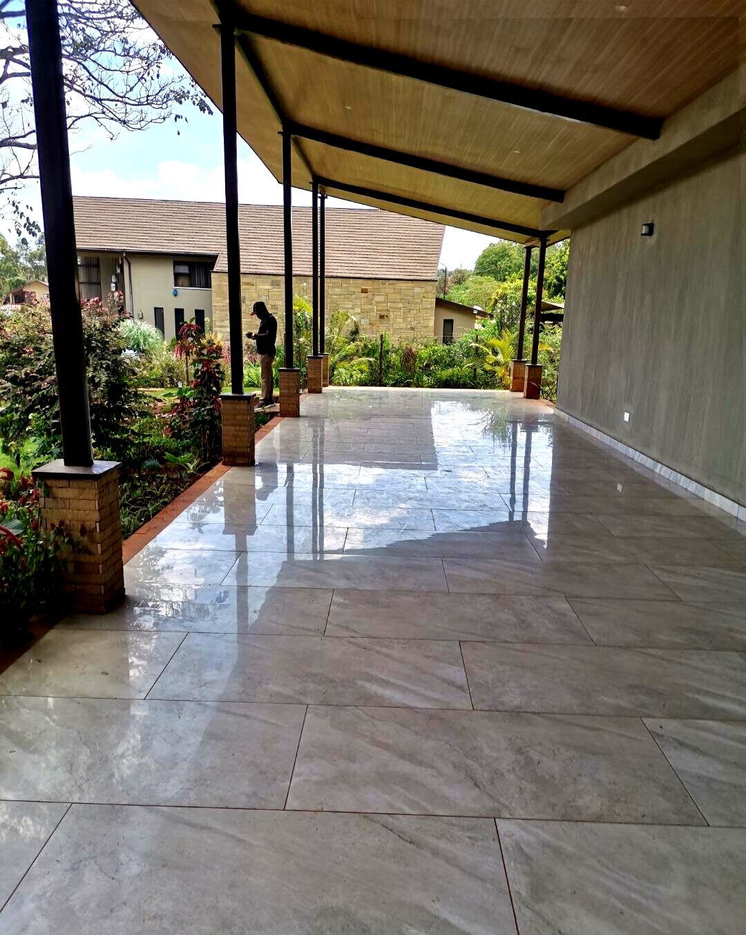 New 4-Bed Townhouse with Floor-to-Ceiling Windows – Karen