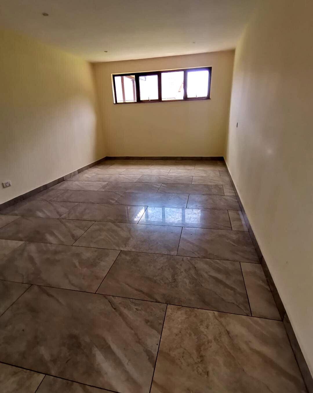 New 4-Bed Townhouse with Floor-to-Ceiling Windows – Karen