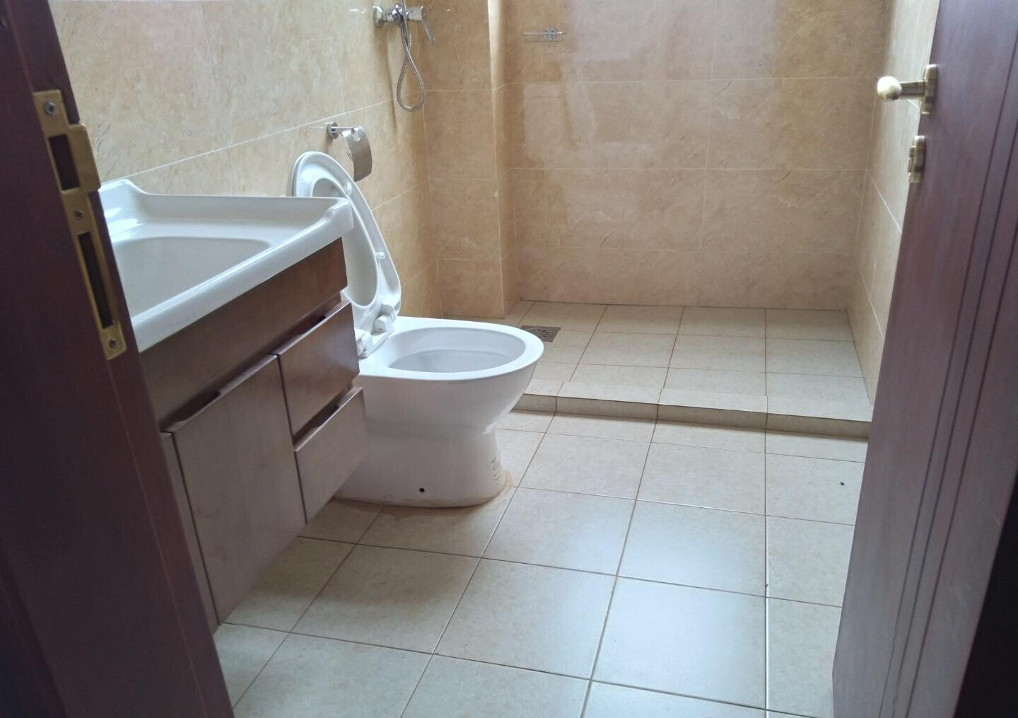 Spacious 5BR Townhouse on James Gichuru - Lavington