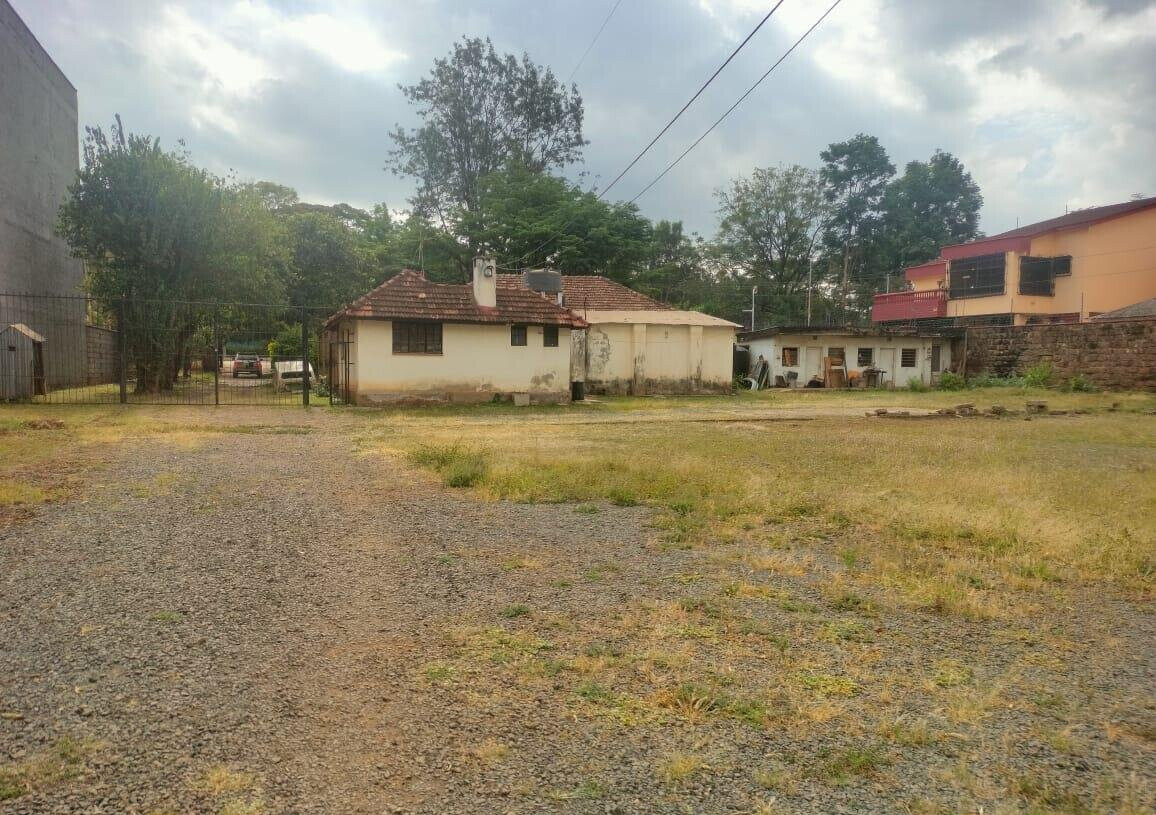 1 Acre Land with Garden and Parking - KSh 500M